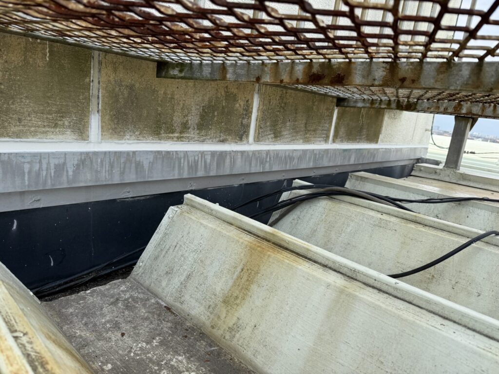 工場　雨漏れ工事　シーリング工事　
