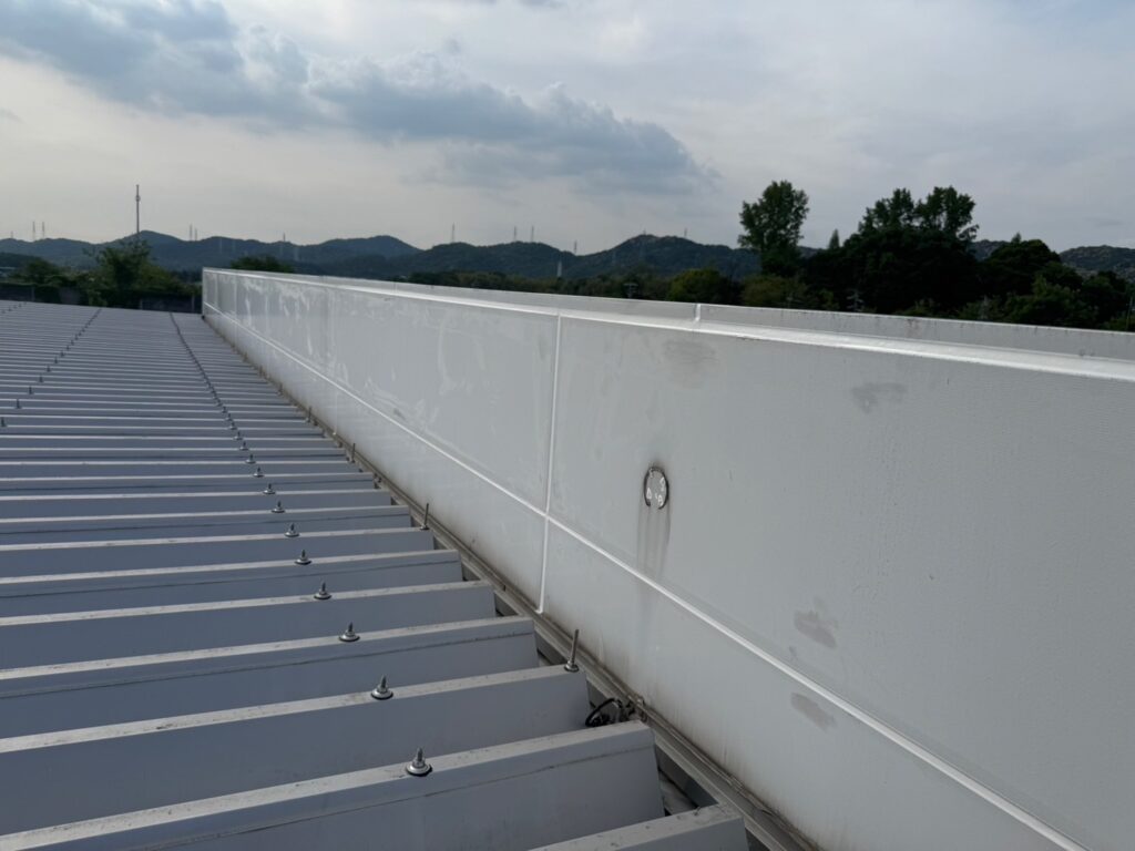 工場雨漏れ対策　シーリング工事　