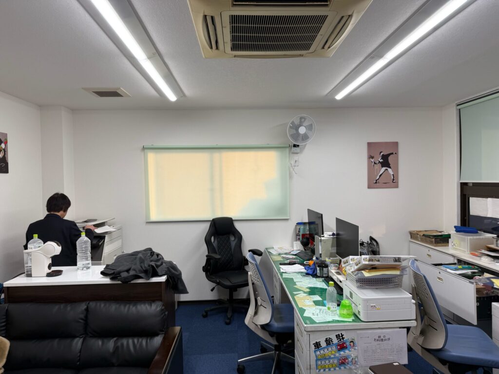 あま市　事務所　クロス貼替工事